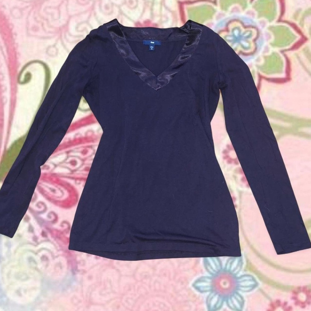 Gap dark purple long sleeve v neck!